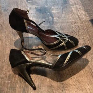 Bruno Magli  Leather TStrap Sz 10